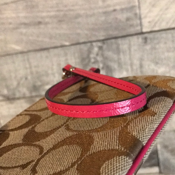 Coach Poppy wristlet EUC - Picture 5 of 6